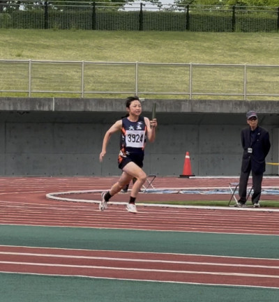 1･2年4×100mR（小沼佳里奈）